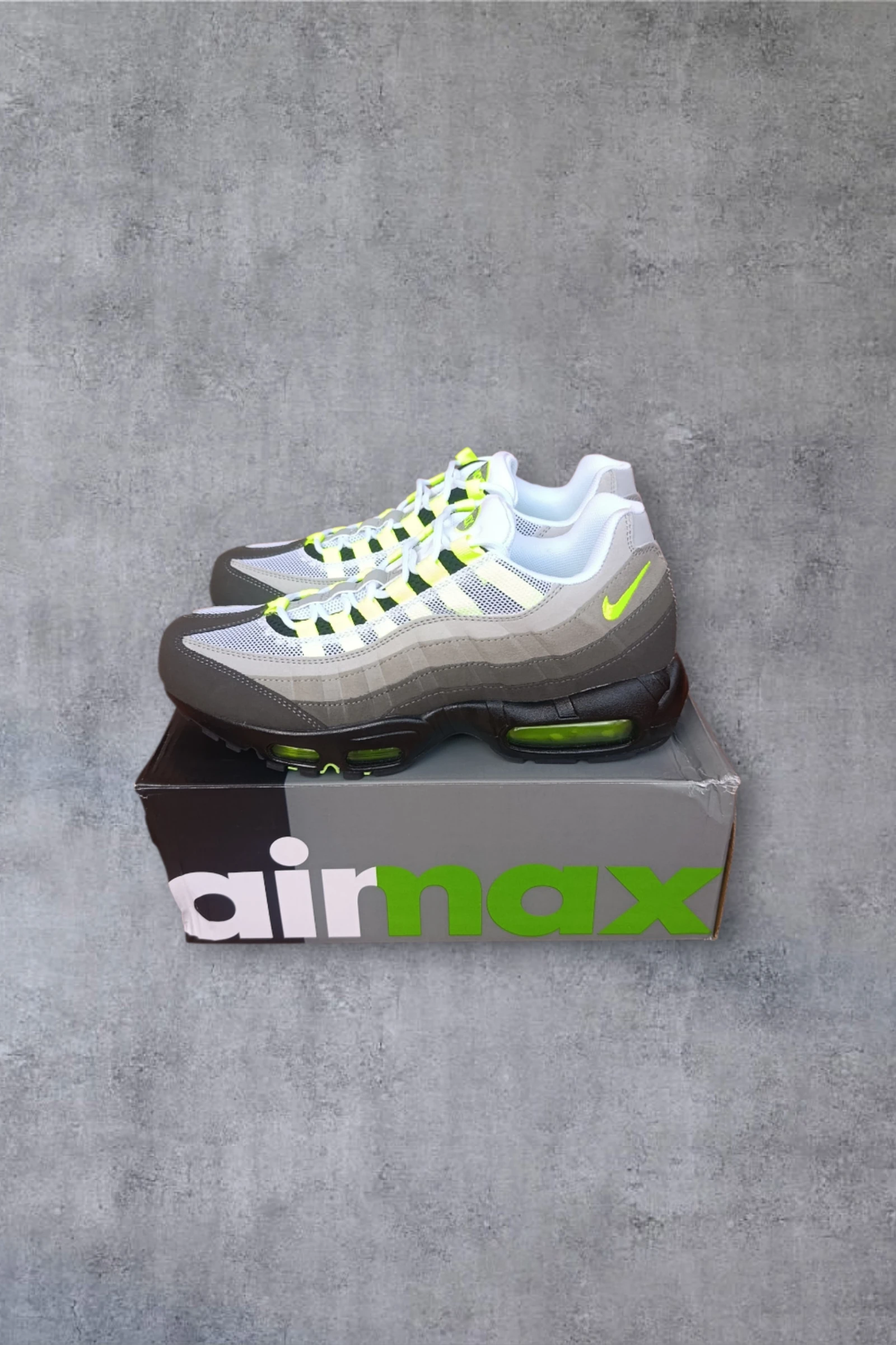 | Zapatillas Nike Air Max 95 | Amarillo Neón, Gris y Verde | Nuevas con Caja | Talla 43 |